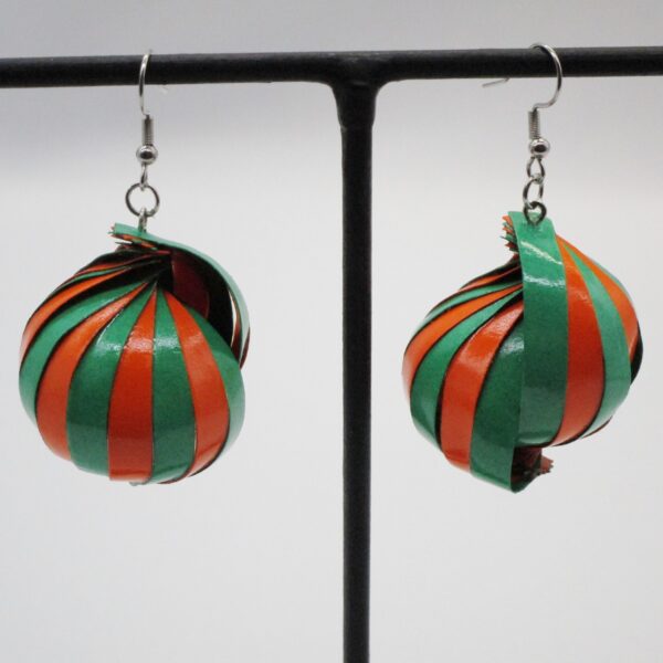 Aretes Colgantes de Bola de Tiras Torcidas Verde & Naranja (AR-11)