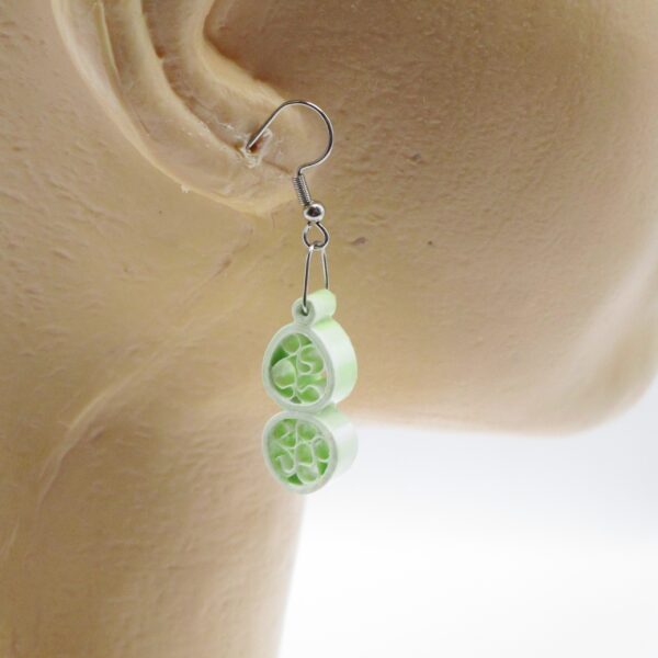 Aretes Pequeños Colgantes en Papel a Cuadros Verde Pastel & Blanco (AR-17)