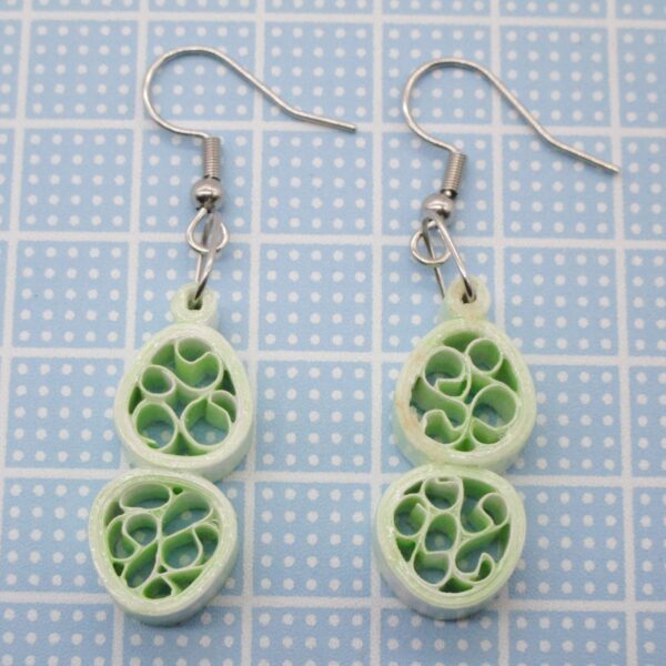 Aretes Pequeños Colgantes en Papel a Cuadros Verde Pastel & Blanco (AR-17)