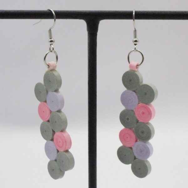 Aretes Colgantes Largos en Colores Rosa, Lila, y Gris (AR-18)