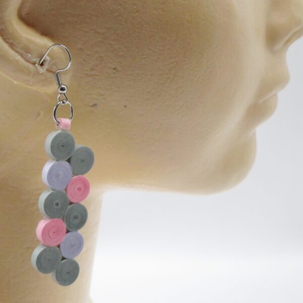 Aretes Colgantes Largos en Colores Rosa, Lila, y Gris (AR-18)