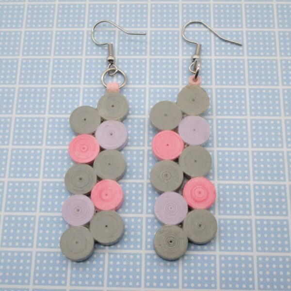 Aretes Colgantes Largos en Colores Rosa, Lila, y Gris (AR-18)