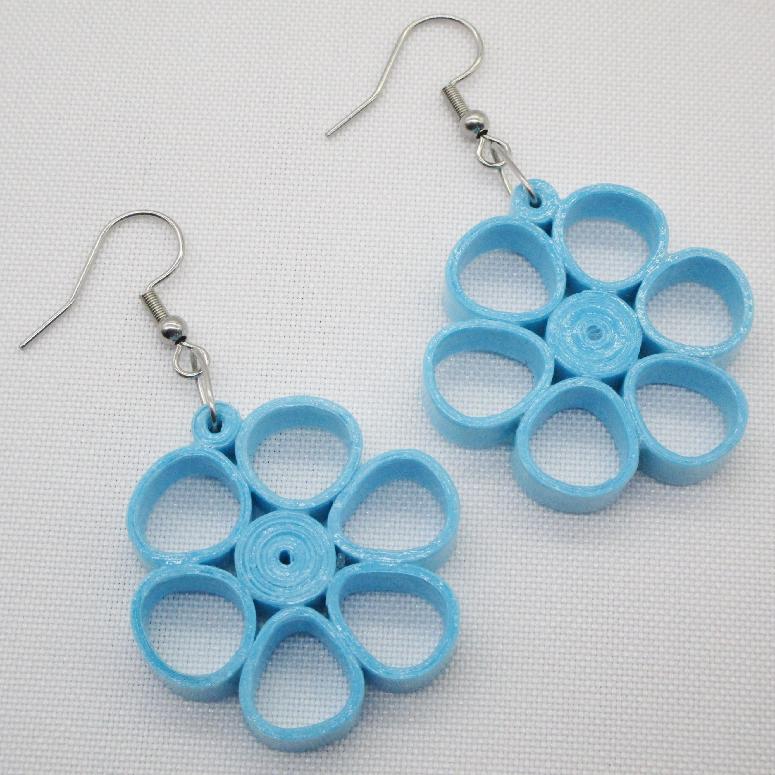 Aretes colgantes en Forma de Flor Color Azul Cielo (AR-22)