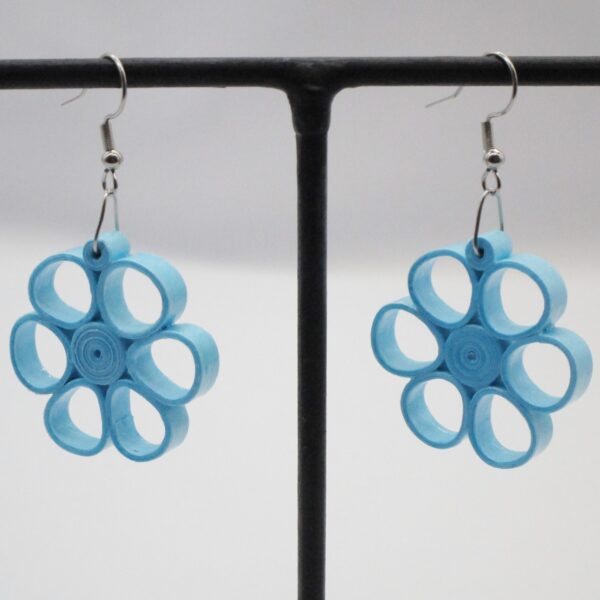 Aretes colgantes en Forma de Flor Color Azul Cielo (AR-22)