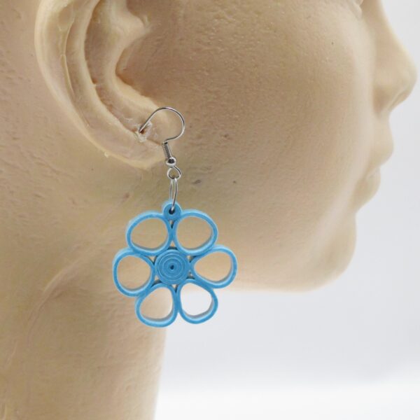 Aretes colgantes en Forma de Flor Color Azul Cielo (AR-22)