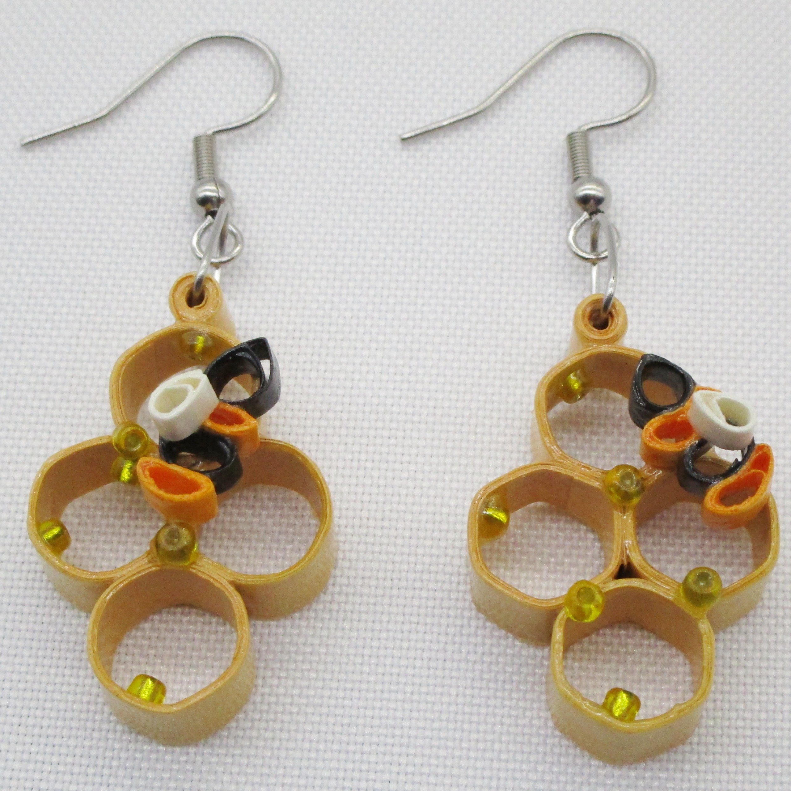 Aretes Colgantes en Forma de Panal de Abejas en Colores Amarillo & Negro (AR-28)