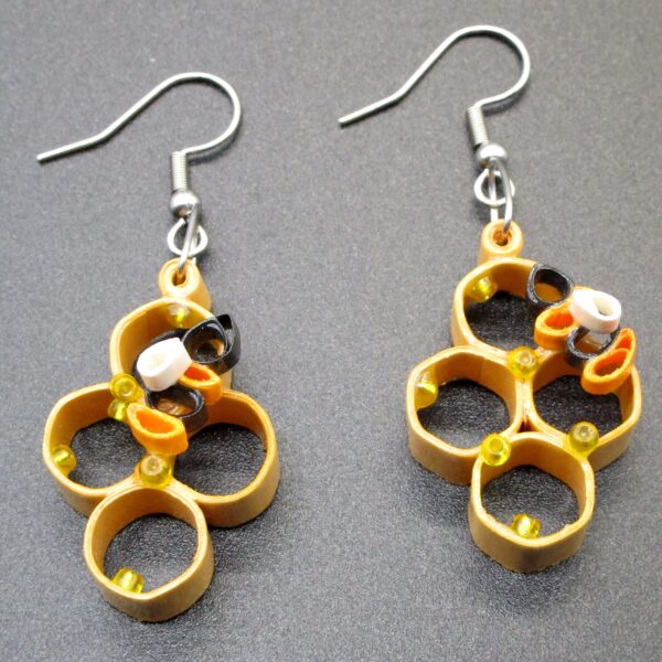 Aretes Colgantes en Forma de Panal de Abejas en Colores Amarillo & Negro (AR-28)