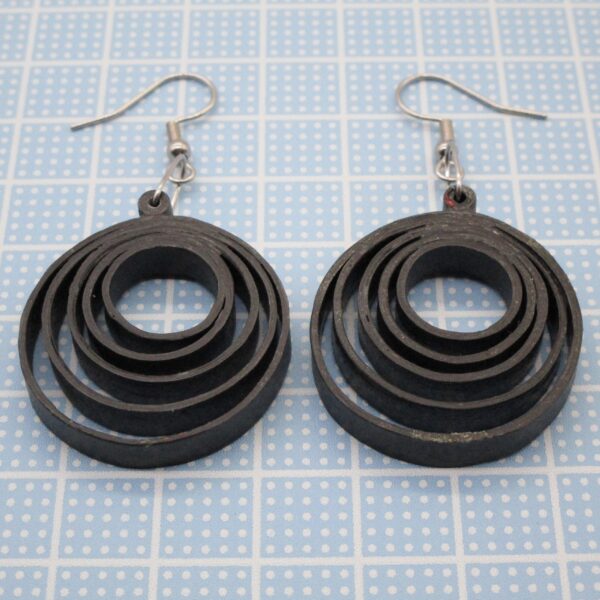 Aretes Colgantes de Aros Negros (AR-31)