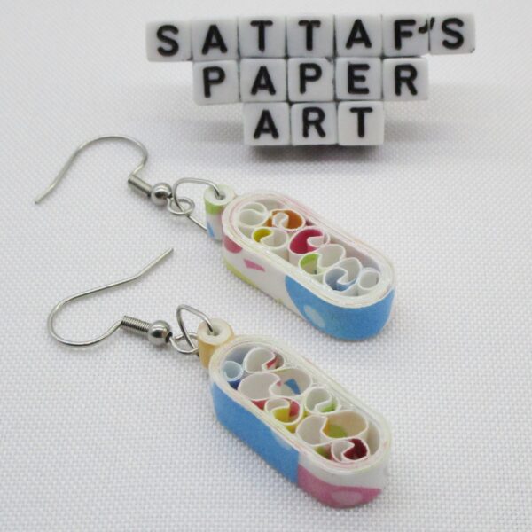 Aretes Pequeños Colgantes en Forma de Cápsula Multicolor (AR-32)