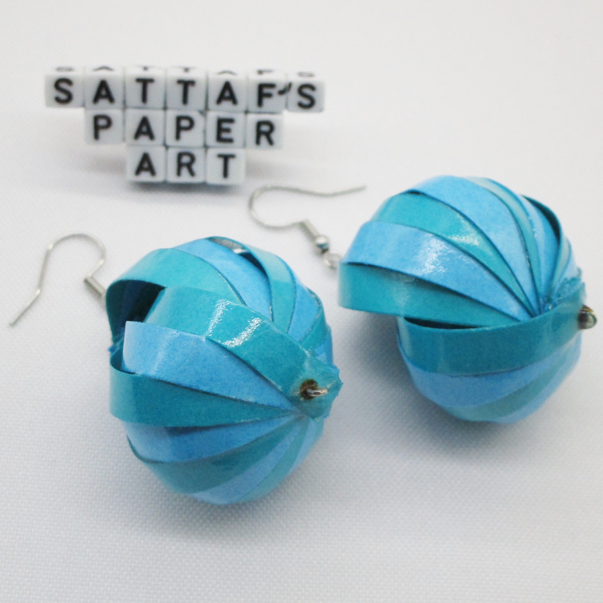 Aretes Colgantes de Bola de Tiras Torcidas Azul Pastel y Azul Cielo (AR-33)