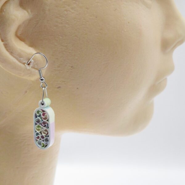 Aretes Pequeños en Forma de Cápsula en Colores Pastel (AR-36)