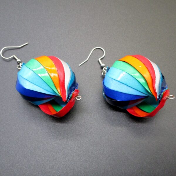 Aretes Colgantes de Bola de Tiras Torcidas Multicolor (AR-37)