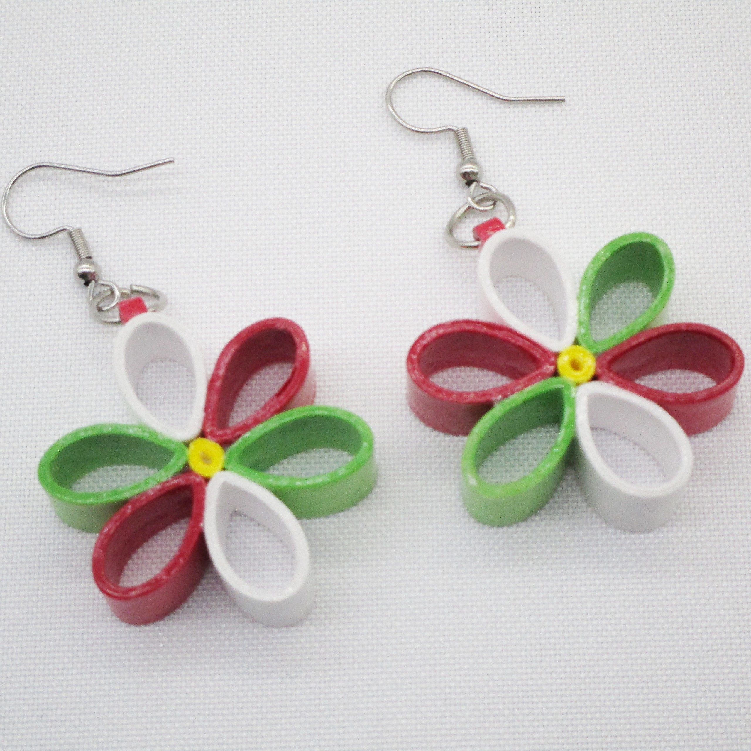 Aretes Colgantes en Forma de Flor Verde, Blanco & Rojo (AR-43)