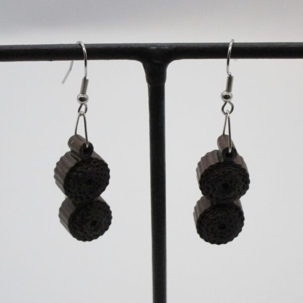 Aretes Pequeños Colgantes en Color Chocolate Oscuro (AR-6)