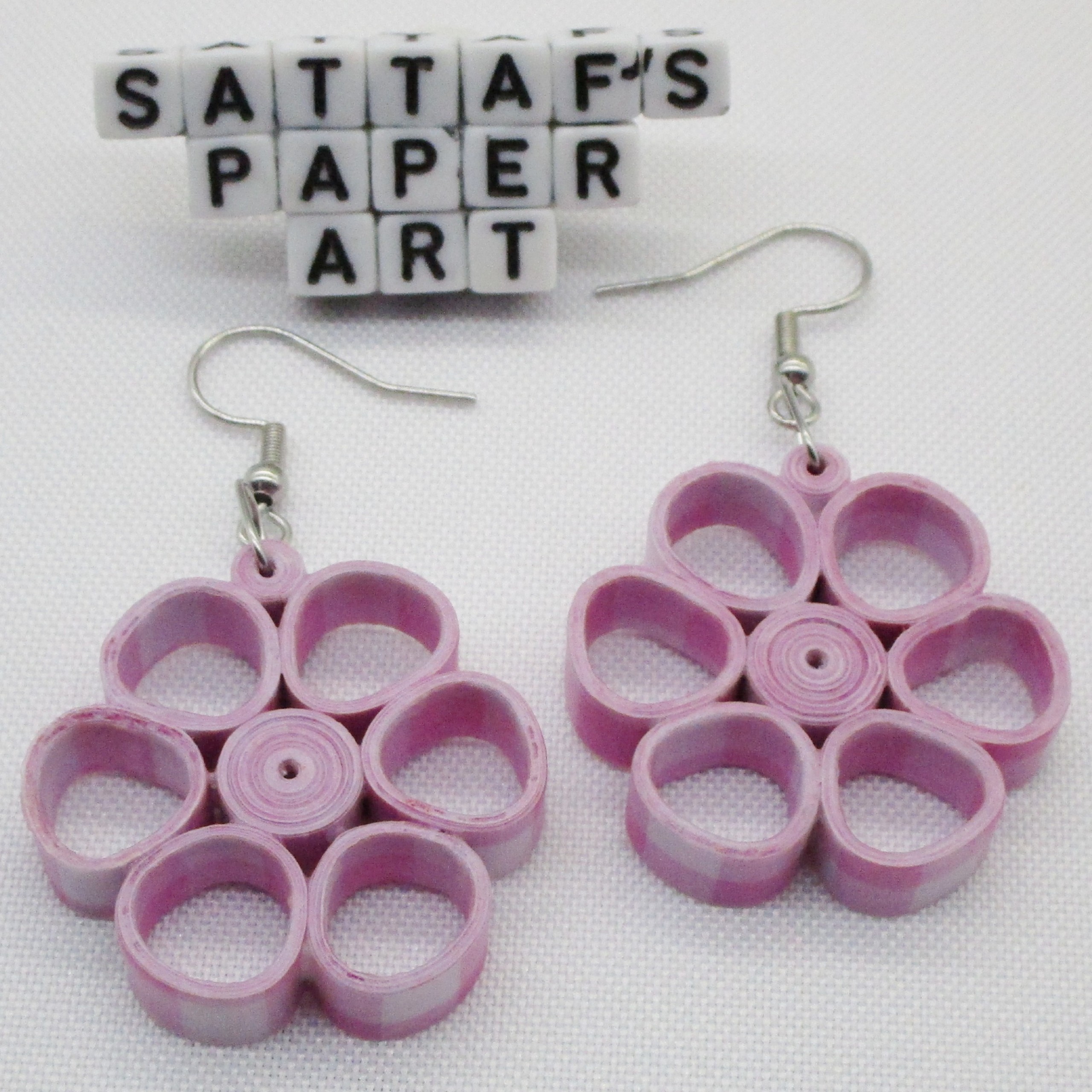 Aretes Colgantes en Forma de Flor en Papel a Cuadros Color Rosa (AR-8)