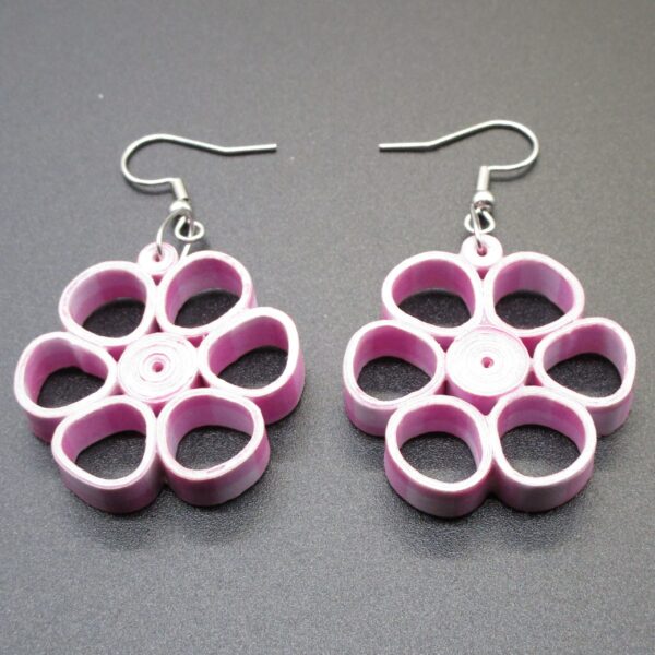 Aretes Colgantes en Forma de Flor en Papel a Cuadros Color Rosa (AR-8)