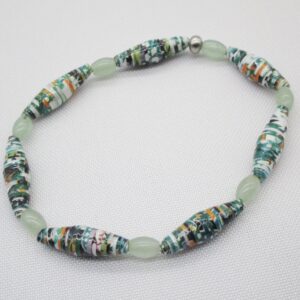 Pulsera Elástica de Cuentas Delgadas de Papel en Tonos Verdes Combinadas con Cuentas de Piedra Natural Verde (PU-10)