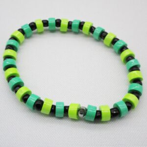 Pulsera Fresca y Juvenil Elástica de Cuentas de Papel en Dos Tonos de Verde y Abalorios de Vidrio Negro (PU-24)