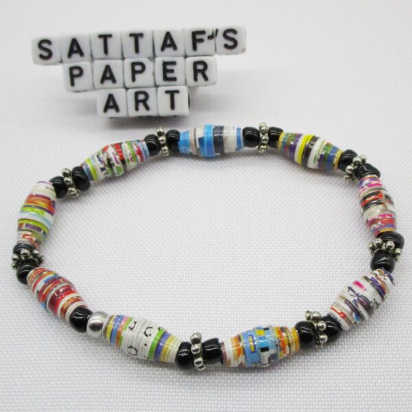 Pulsera Elástica de Cuentas de Papel Multicolor Combinada con Abalorios de Vidrio Negro y de Pewter (PU-29)