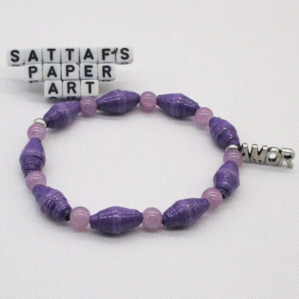 Pulsera Romántica Elástica de Cuentas de Papel y Cuentas de Piedra Natural Color Violeta con Etiqueta de Palabra “Amor” en Pewter (PU-32)