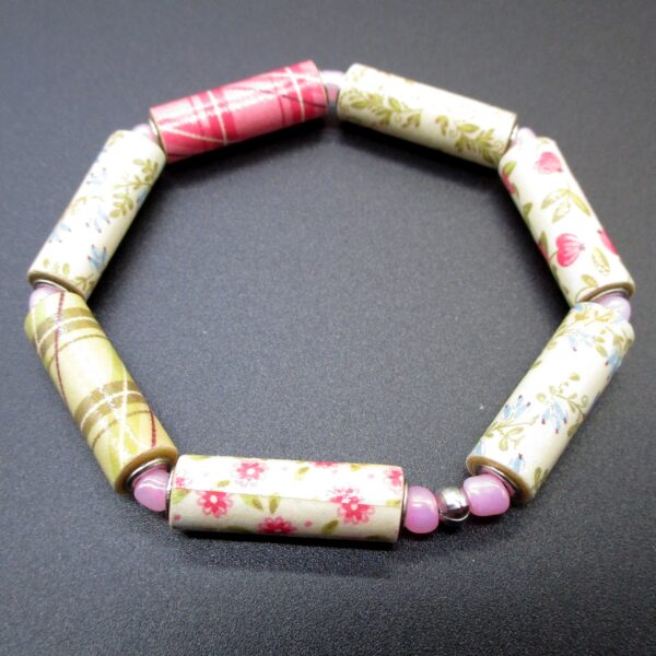 Pulsera Tierna Elástica de Cuentas de Papel Tubulares en Varios Patrones y Abalorios de Vidrio Rosa (PU-34)