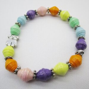 Pulsera Elástica de Cuentas de Papel Multicolor con Dije de Perro en Tonos Claros y Abalorios de Pewter (PU-35)