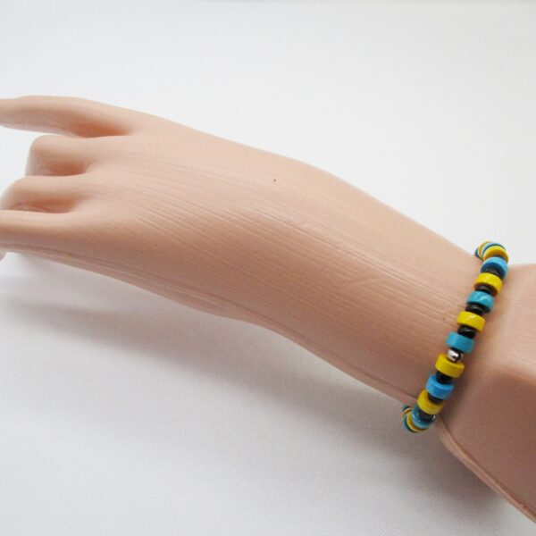 Pulsera Elástica de Cuentas de Papel Amarillas y Azules Combinadas con Abalorios de Vidrio Negro (PU-36)