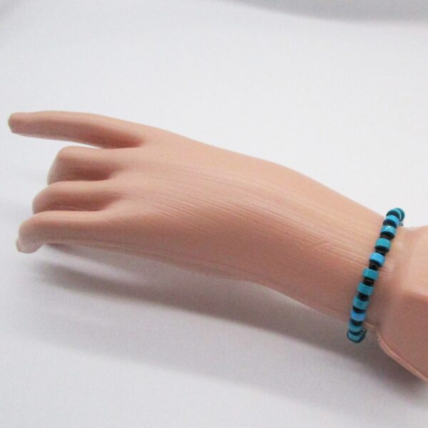 Pulsera Elástica de Cuentas de Papel Azules Combinadas con Abalorios de Vidrio Negro (PU-38)