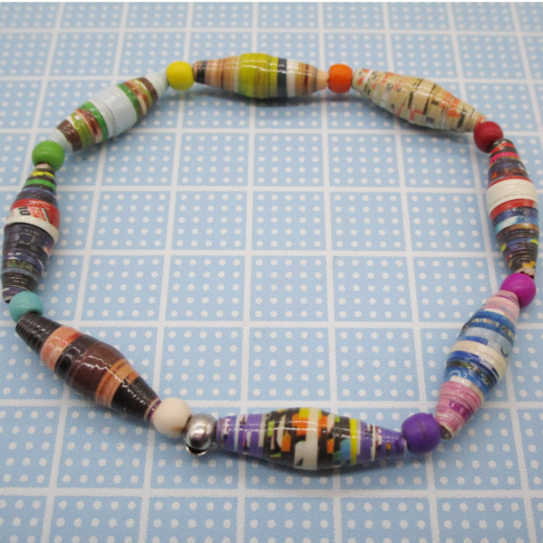 Pulsera Elástica de Cuentas de Papel Multicolor en Tonos Brillantes Combinadas con Abalorios de Resina (PU-40)