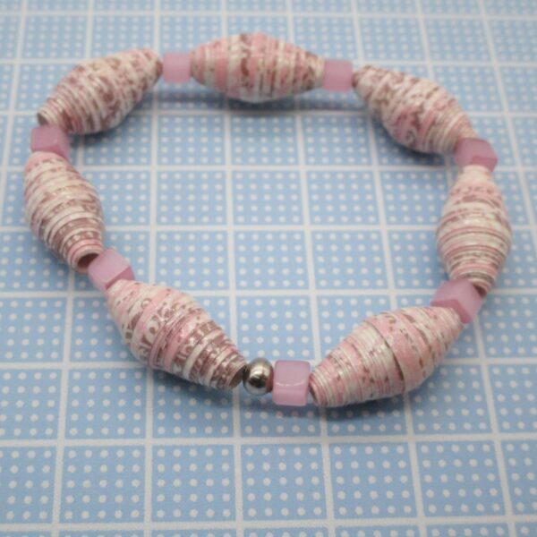 Pulsera Elástica Tierna de Cuentas de Papel Rosas Combinadas con Abalorios Cúbicos de Resina Rosa (PU-49)