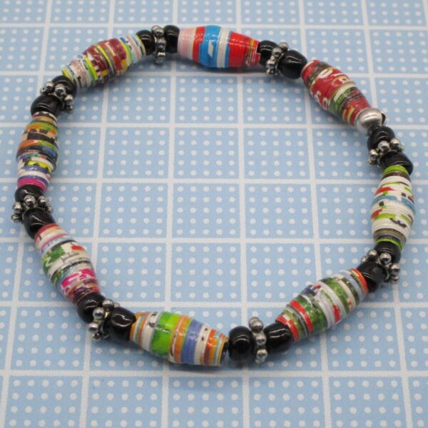 Pulsera Elástica de Cuentas de Papel Multicolor y Cuentas de Vidrio Negras y Abalorios de Pewter (PU-8)