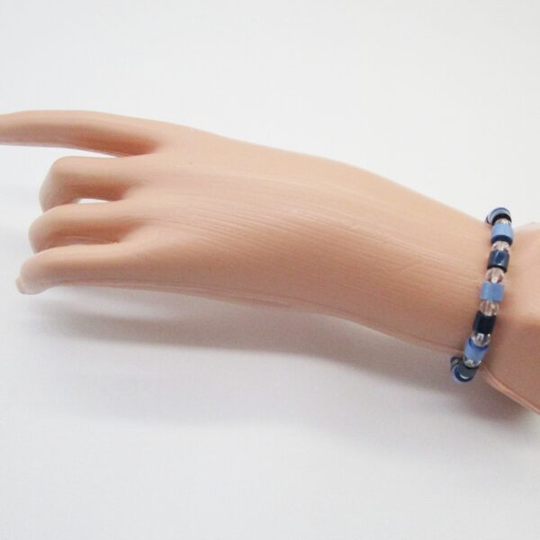 Pulsera Elástica de Cuentas de Papel Azul Marino y Azul Cielo combinadas con Cuentas de Vidrio Transparentes (PU-9)